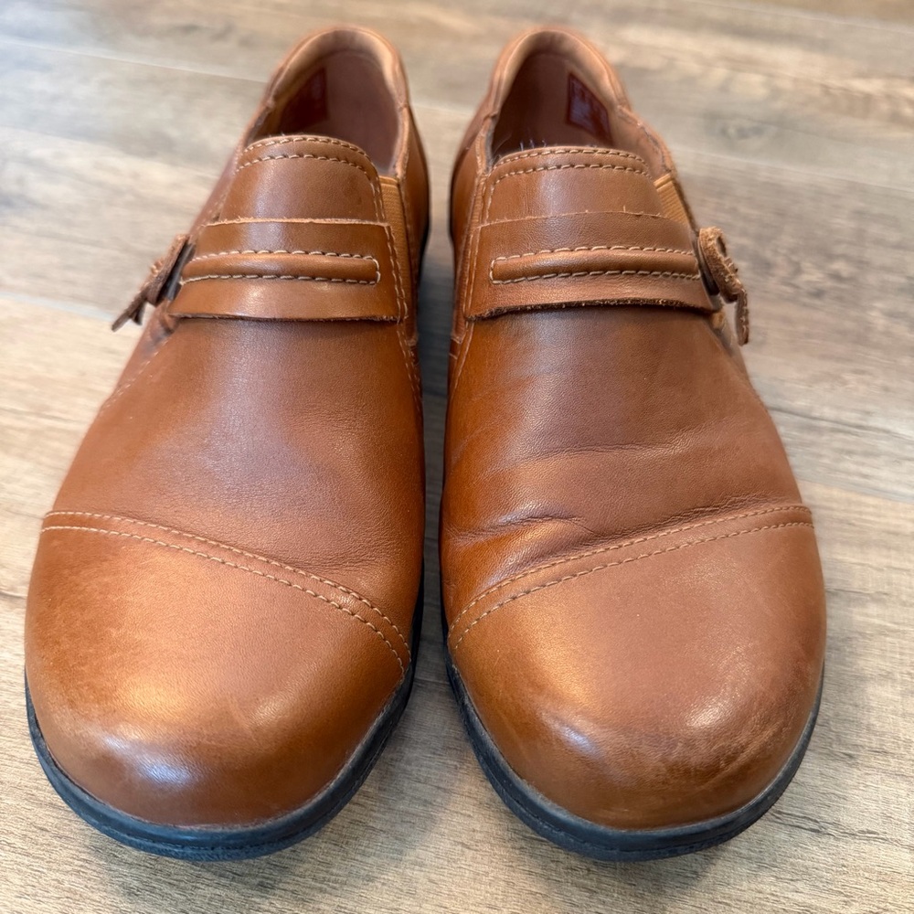 Clark’s Women’s Size 6W Brown Cognac Loafers Soft Cushion Dress Shoes Collection